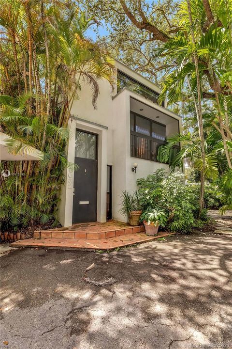 Recently Rented: $4,300 (3 beds, 2 baths, 1609 Square Feet)