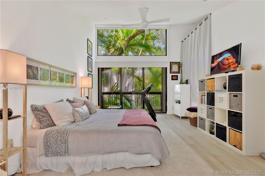 Recently Rented: $4,300 (3 beds, 2 baths, 1609 Square Feet)