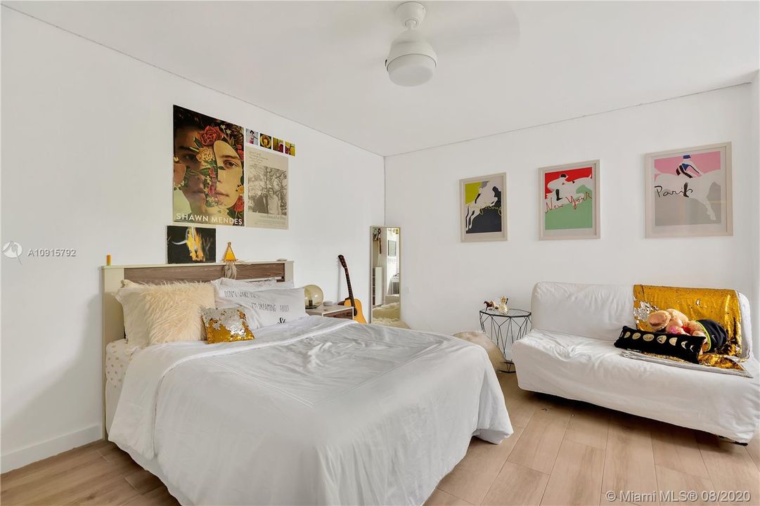 Recently Rented: $4,300 (3 beds, 2 baths, 1609 Square Feet)