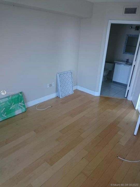 Recently Rented: $2,350 (2 beds, 2 baths, 1171 Square Feet)
