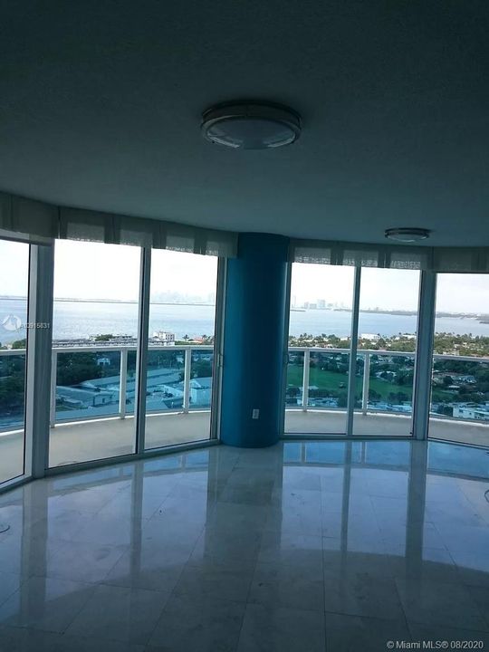 Recently Rented: $2,350 (2 beds, 2 baths, 1171 Square Feet)