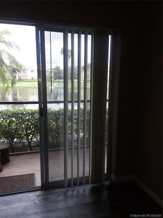 最近租的: $1,300 (1 贝兹, 1 浴室, 785 平方英尺)