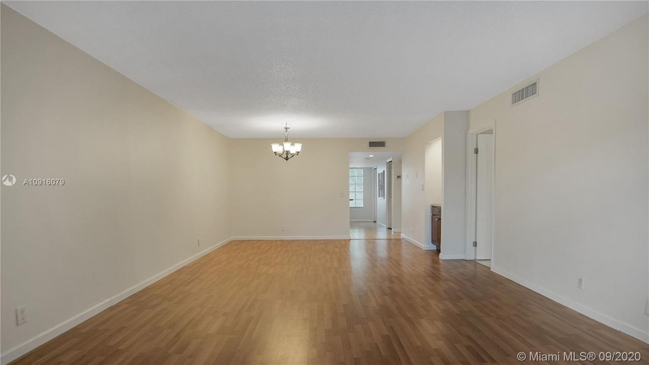 Recently Sold: $210,000 (2 beds, 2 baths, 1231 Square Feet)