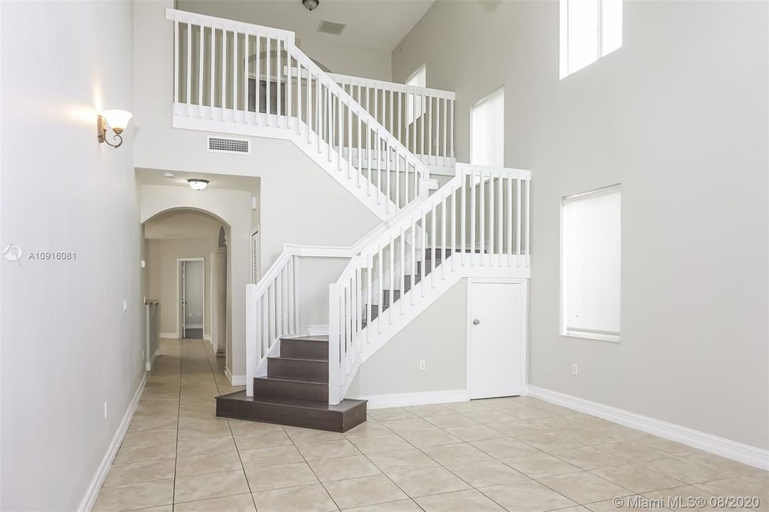 Recently Rented: $3,085 (5 beds, 3 baths, 2952 Square Feet)