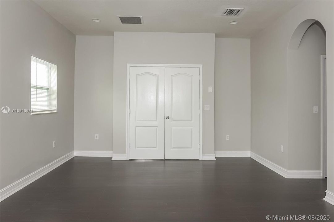 Recently Rented: $3,085 (5 beds, 3 baths, 2952 Square Feet)
