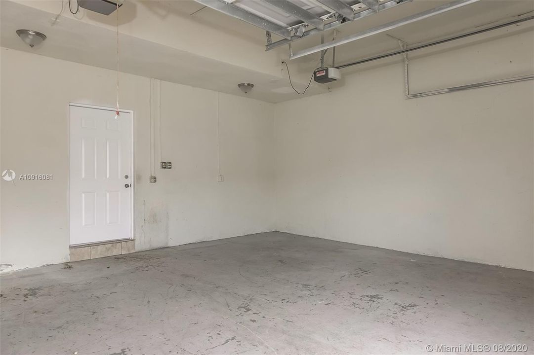 Recently Rented: $3,085 (5 beds, 3 baths, 2952 Square Feet)
