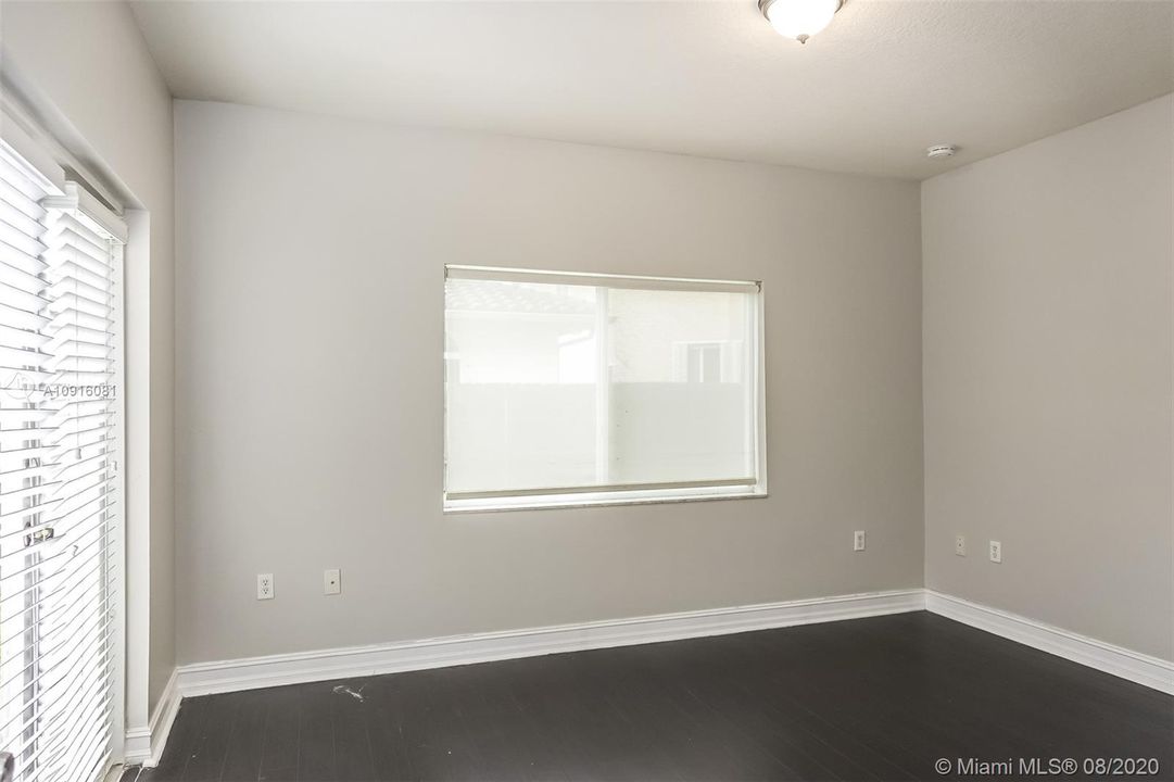 Recently Rented: $3,085 (5 beds, 3 baths, 2952 Square Feet)