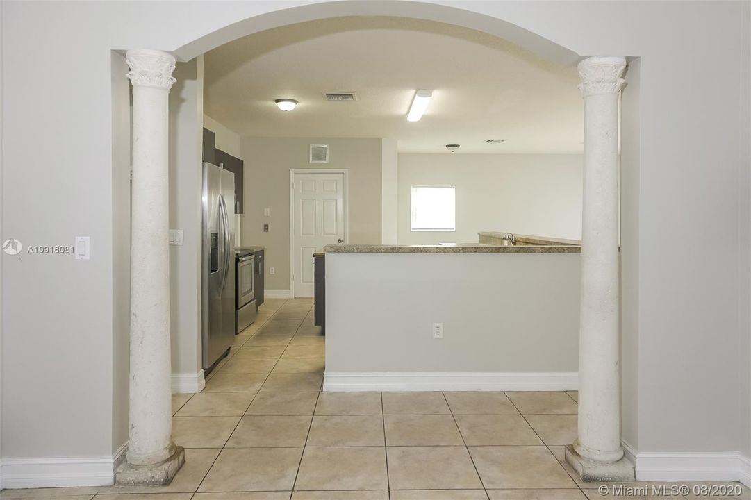 Recently Rented: $3,085 (5 beds, 3 baths, 2952 Square Feet)