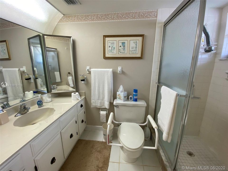 Недавно продано: $189,000 (3 спален, 2 ванн, 1720 Квадратных фут)