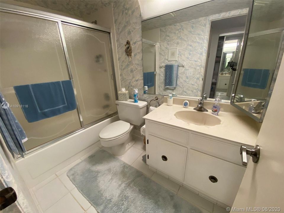 Недавно продано: $189,000 (3 спален, 2 ванн, 1720 Квадратных фут)