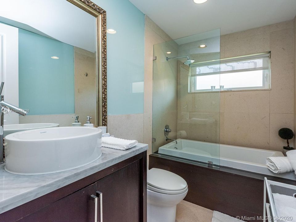 Recently Rented: $14,000 (4 beds, 3 baths, 2617 Square Feet)