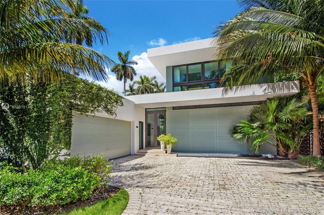 Recently Sold: $6,390,000 (6 beds, 7 baths, 5343 Square Feet)