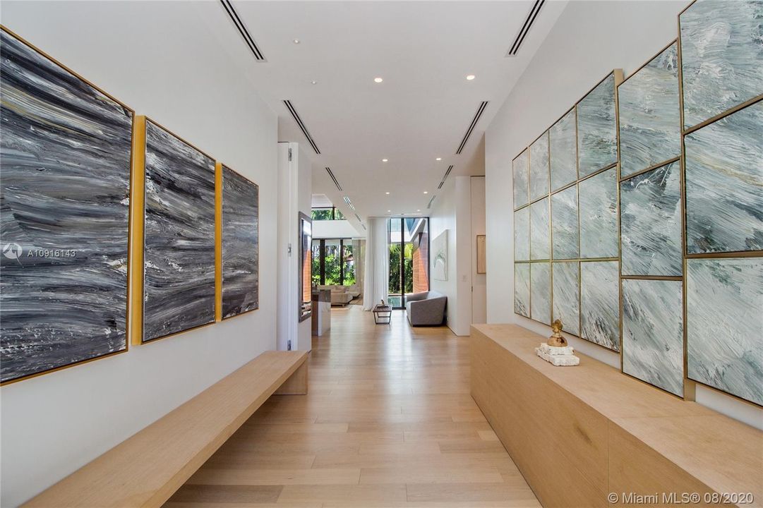 Recently Sold: $6,390,000 (6 beds, 7 baths, 5343 Square Feet)