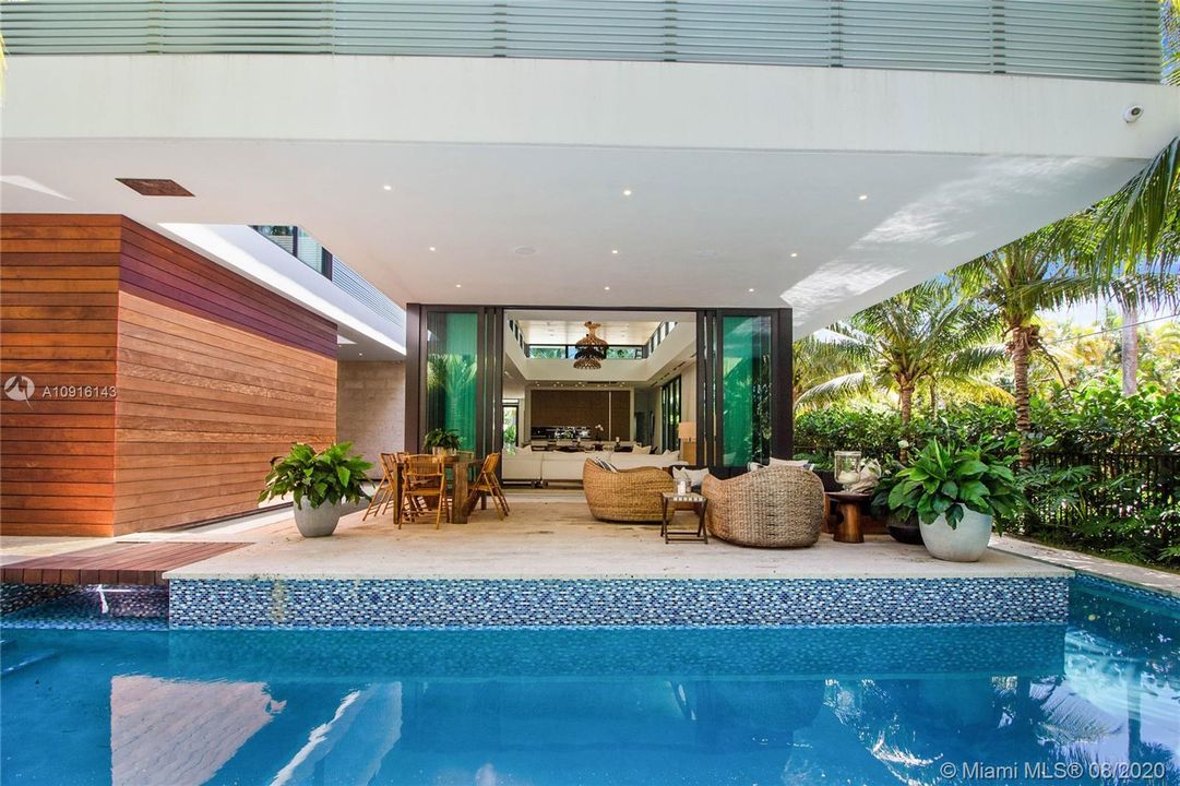 Recently Sold: $6,390,000 (6 beds, 7 baths, 5343 Square Feet)