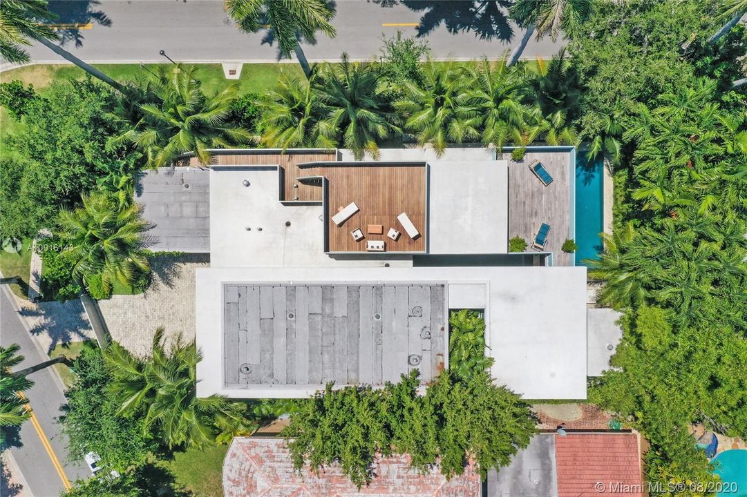 Recently Sold: $6,390,000 (6 beds, 7 baths, 5343 Square Feet)