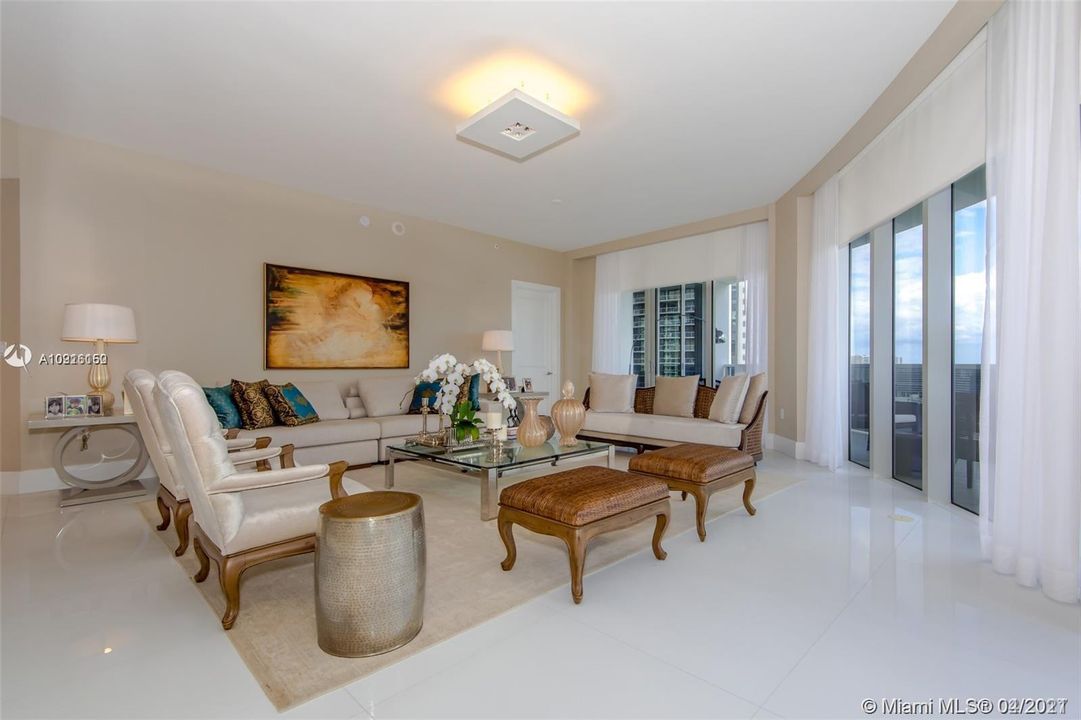 Recently Sold: $1,350,000 (3 beds, 3 baths, 2608 Square Feet)