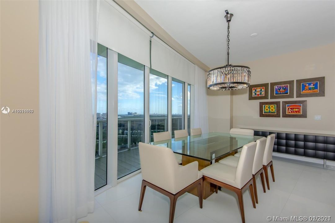 Recently Sold: $1,350,000 (3 beds, 3 baths, 2608 Square Feet)