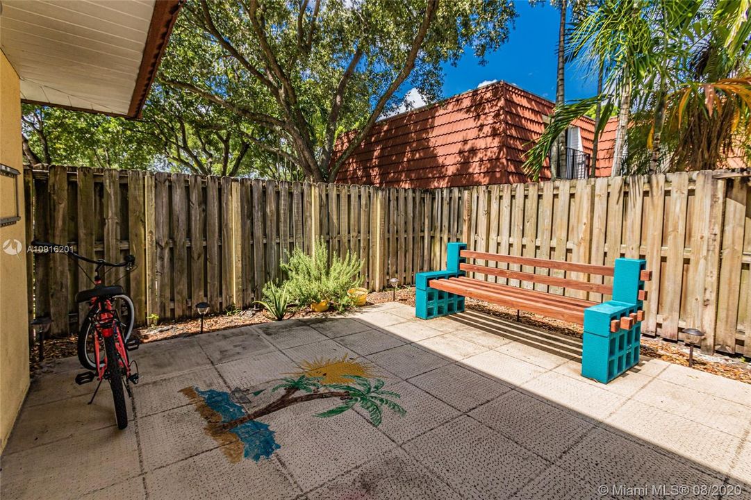 Недавно продано: $239,999 (2 спален, 2 ванн, 1372 Квадратных фут)