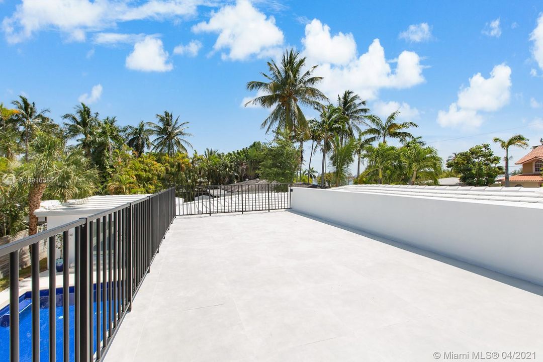 Recently Sold: $1,195,000 (3 beds, 2 baths, 1458 Square Feet)