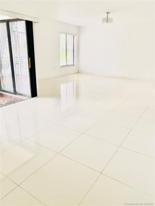 Recently Rented: $1,925 (3 beds, 2 baths, 1420 Square Feet)