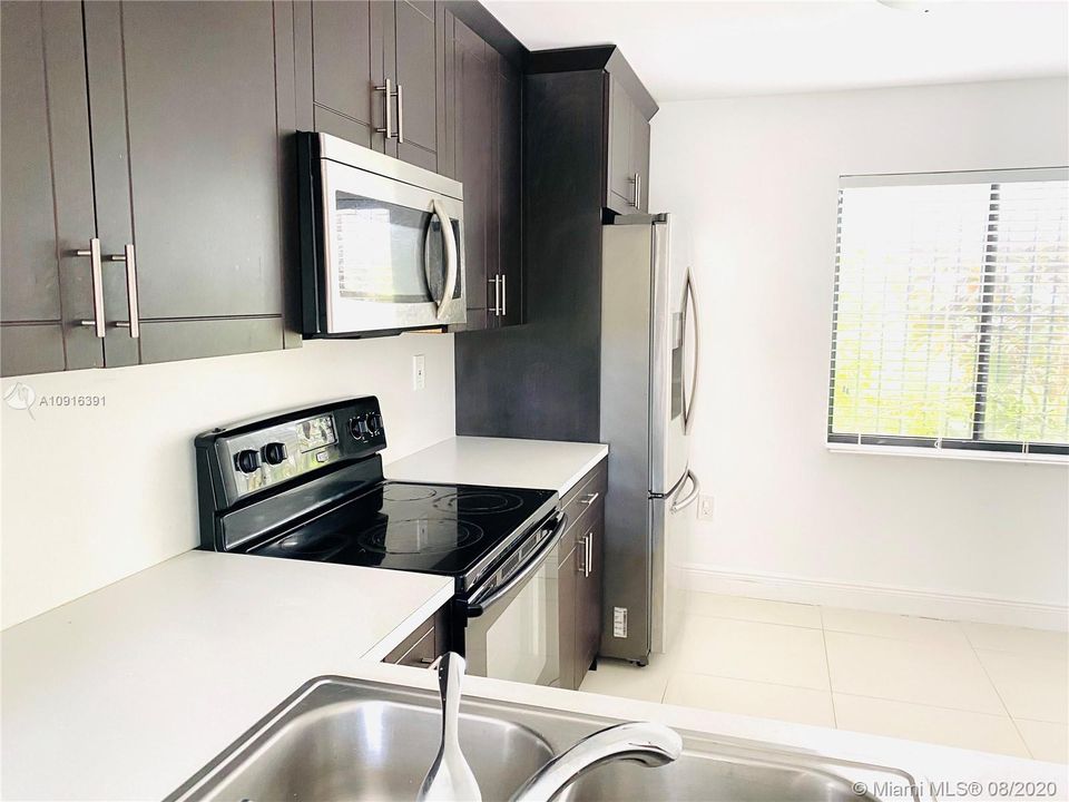 Recently Rented: $1,925 (3 beds, 2 baths, 1420 Square Feet)