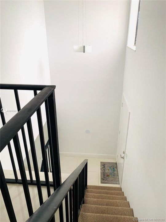 Recently Rented: $1,925 (3 beds, 2 baths, 1420 Square Feet)