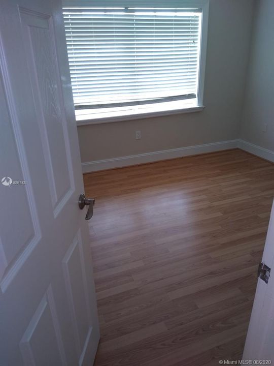 最近租的: $1,250 (1 贝兹, 1 浴室, 1173 平方英尺)