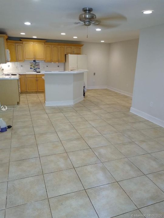 最近租的: $1,250 (1 贝兹, 1 浴室, 1173 平方英尺)