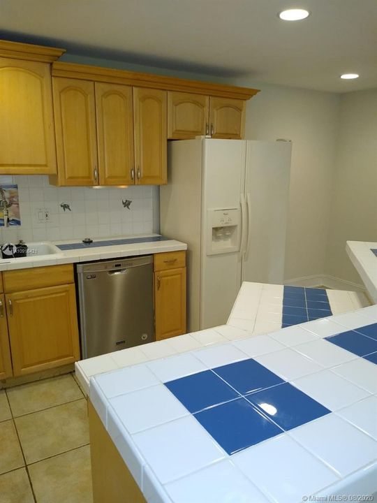 最近租的: $1,250 (1 贝兹, 1 浴室, 1173 平方英尺)