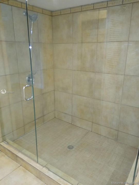 最近租的: $1,250 (1 贝兹, 1 浴室, 1173 平方英尺)