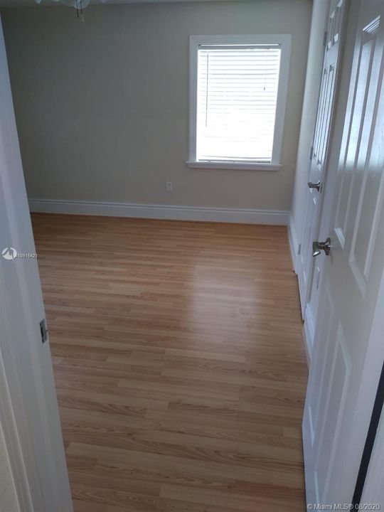 最近租的: $1,250 (1 贝兹, 1 浴室, 1173 平方英尺)