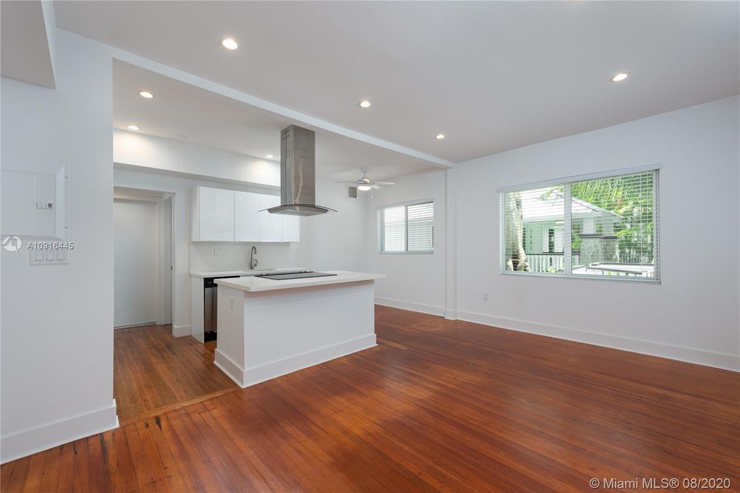 Recently Rented: $1,950 (1 beds, 1 baths, 593 Square Feet)