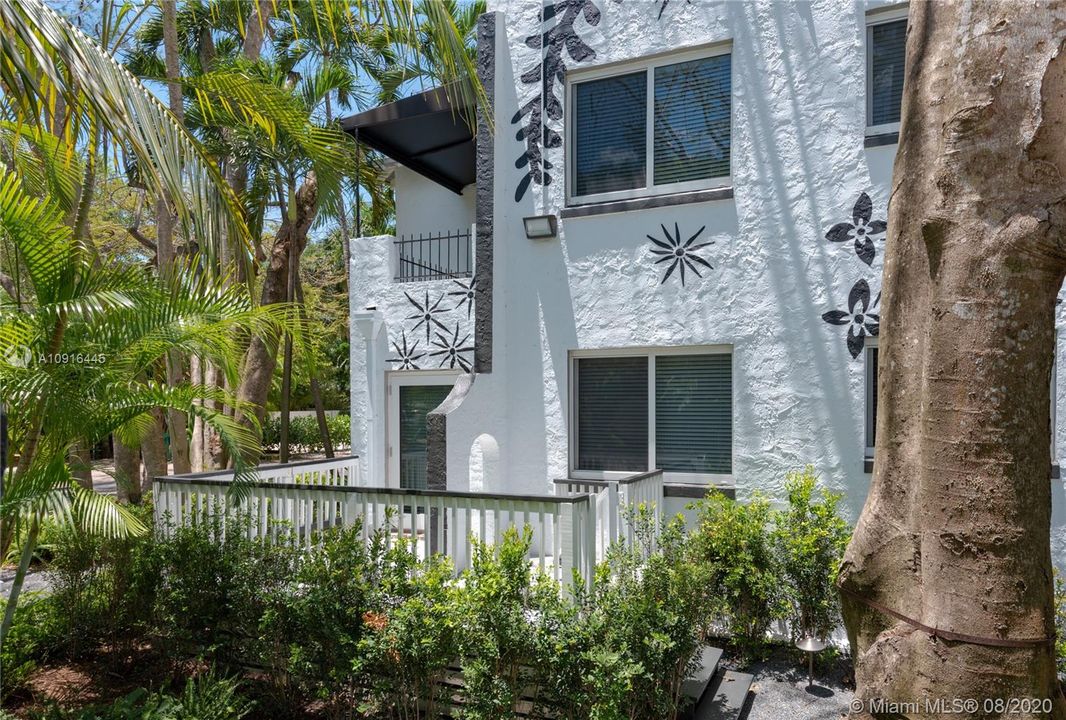 Recently Rented: $1,950 (1 beds, 1 baths, 593 Square Feet)