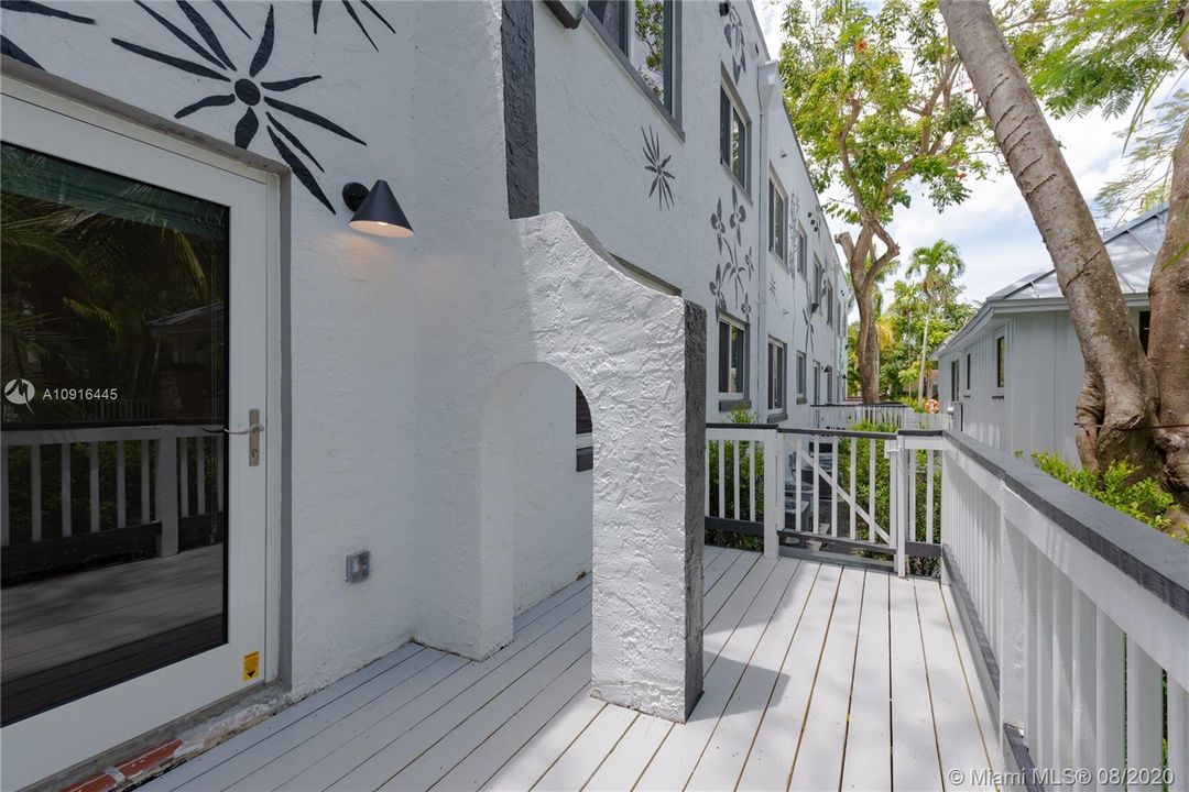 Recently Rented: $1,950 (1 beds, 1 baths, 593 Square Feet)