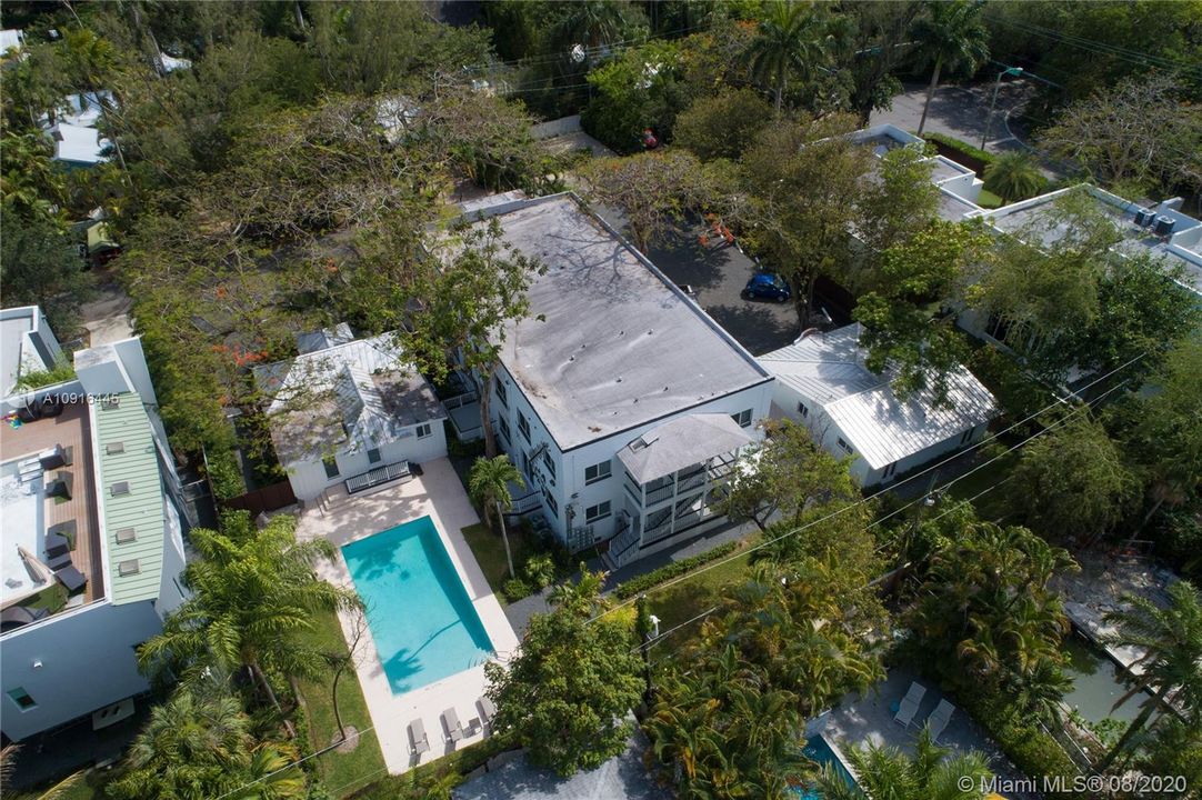 Recently Rented: $1,950 (1 beds, 1 baths, 593 Square Feet)