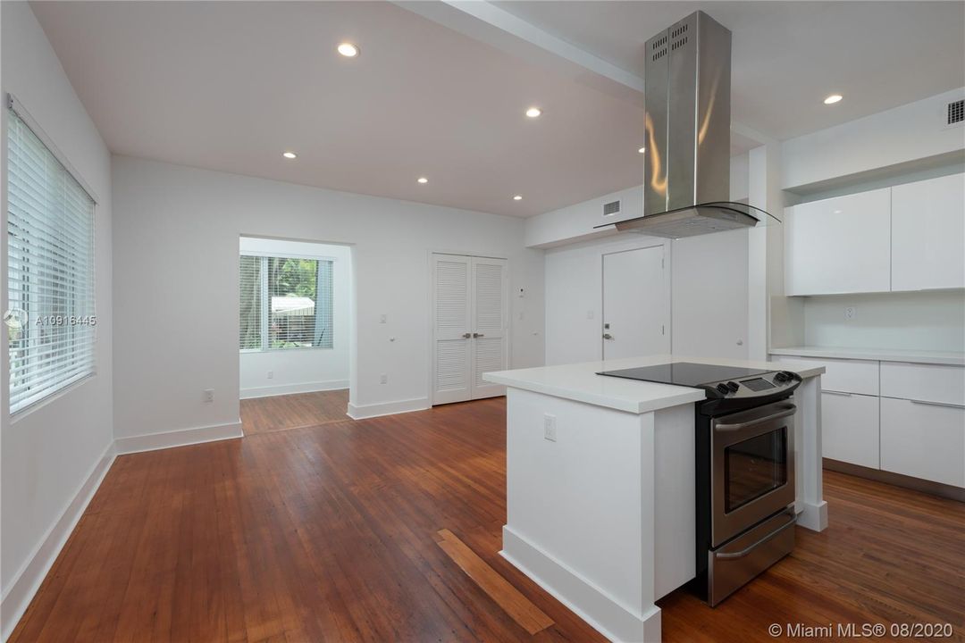 Recently Rented: $1,950 (1 beds, 1 baths, 593 Square Feet)