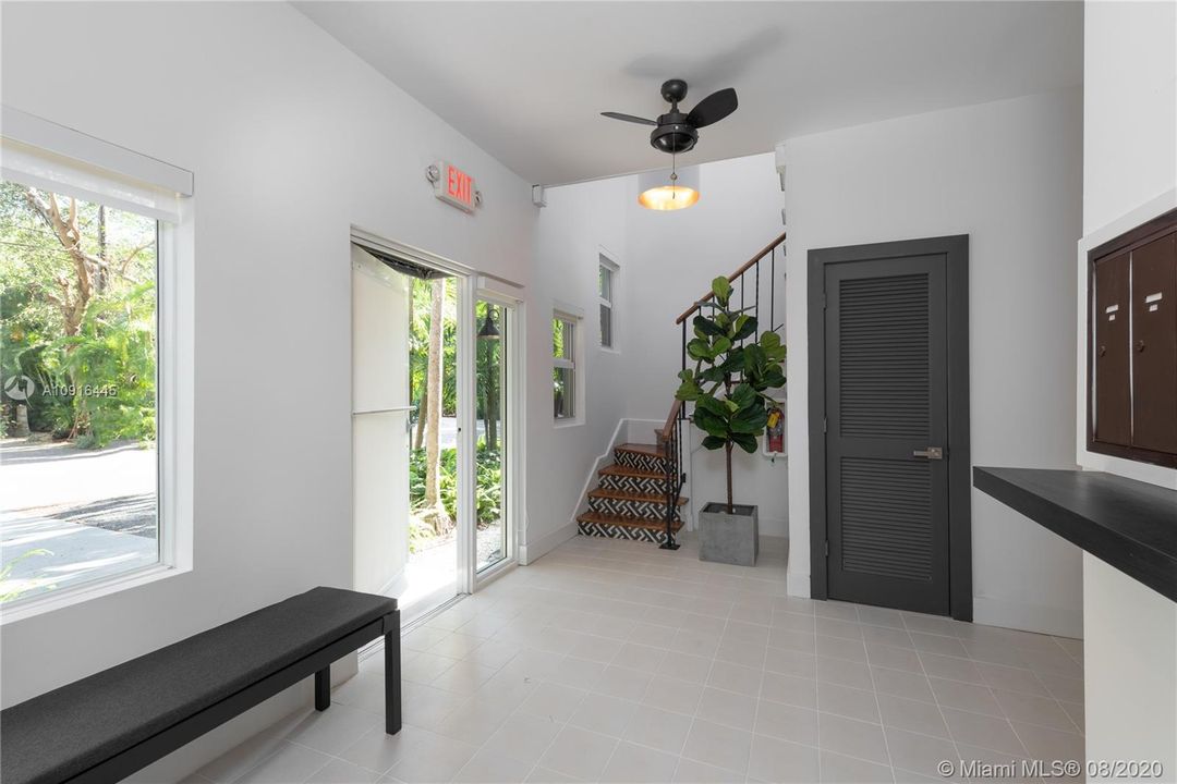 Recently Rented: $1,950 (1 beds, 1 baths, 593 Square Feet)