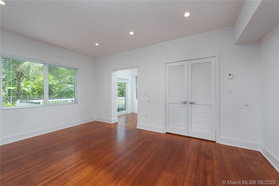 Recently Rented: $1,950 (1 beds, 1 baths, 593 Square Feet)