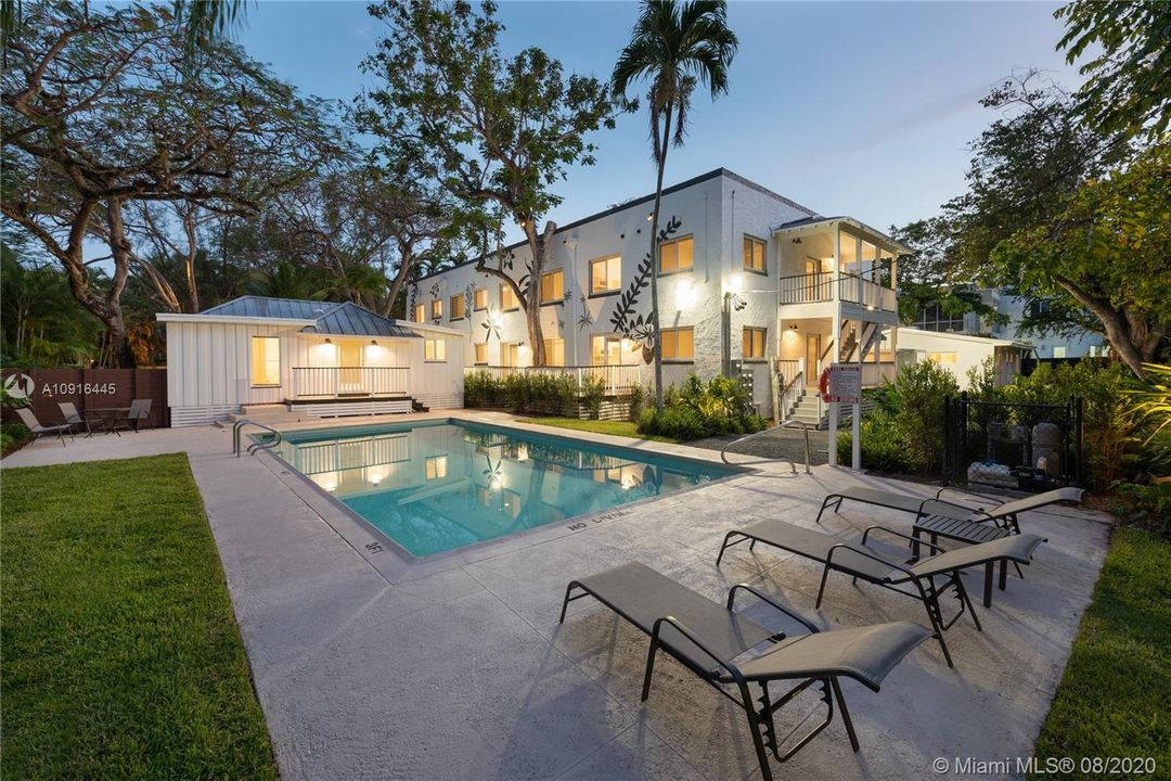 Recently Rented: $1,950 (1 beds, 1 baths, 593 Square Feet)