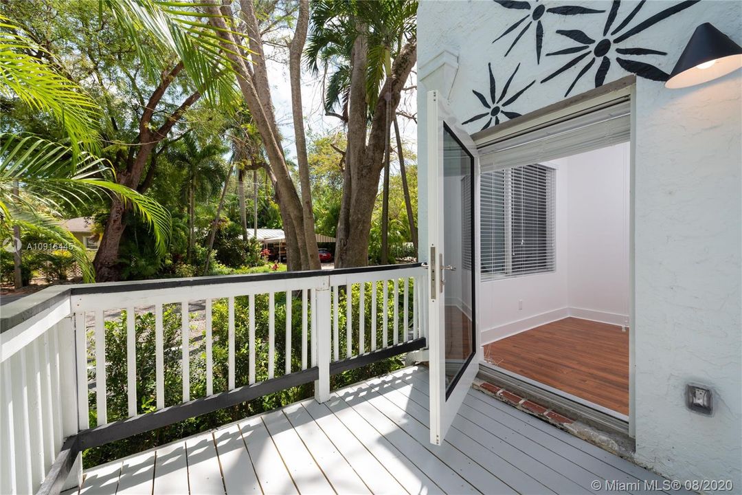 Recently Rented: $1,950 (1 beds, 1 baths, 593 Square Feet)