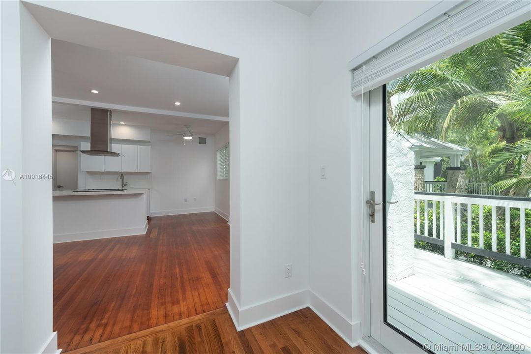 Recently Rented: $1,950 (1 beds, 1 baths, 593 Square Feet)