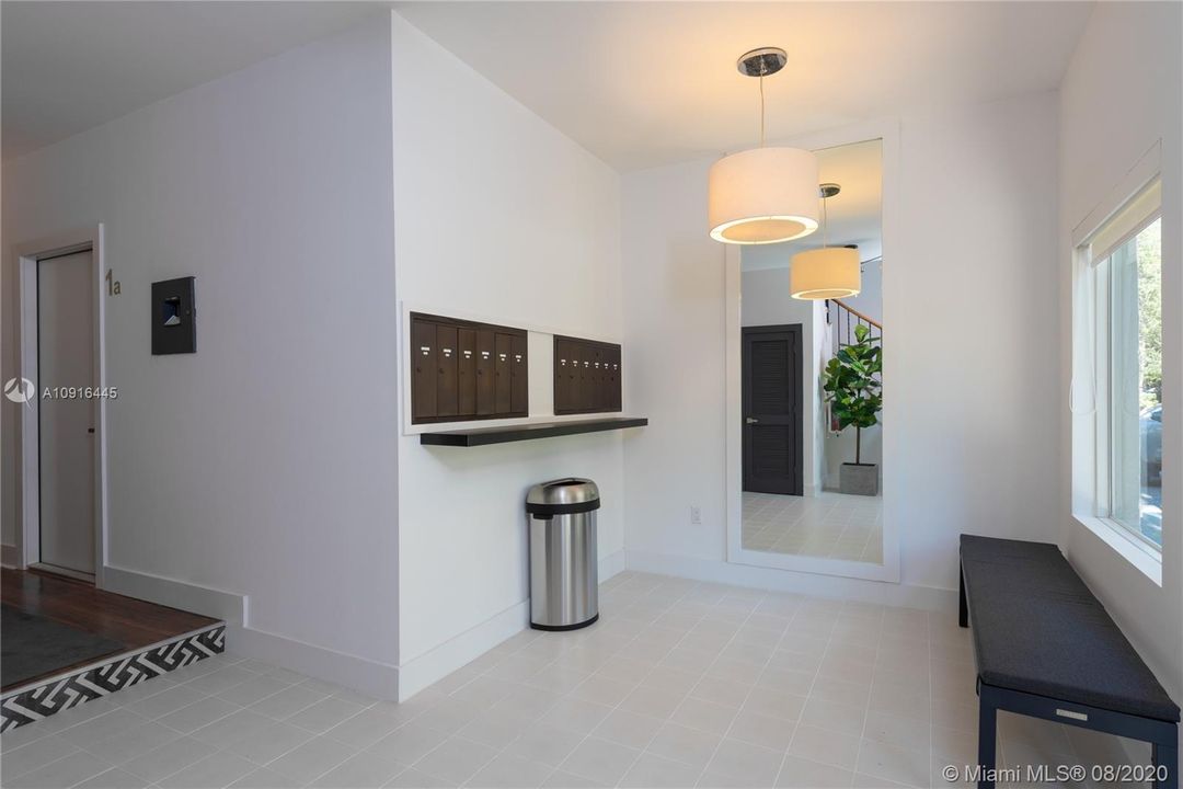 Recently Rented: $1,950 (1 beds, 1 baths, 593 Square Feet)