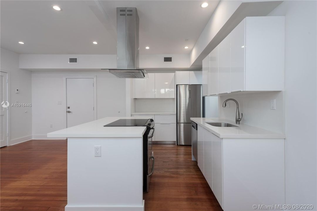 Recently Rented: $1,950 (1 beds, 1 baths, 593 Square Feet)