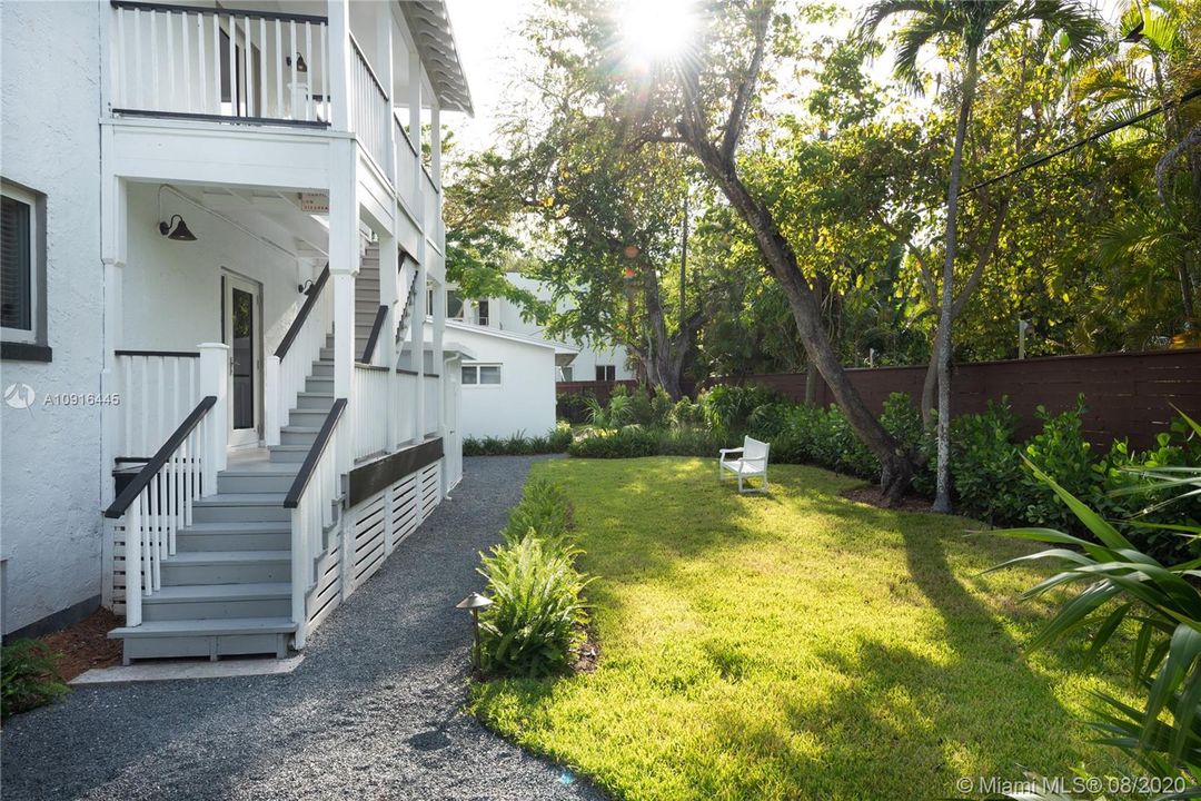 Recently Rented: $1,950 (1 beds, 1 baths, 593 Square Feet)