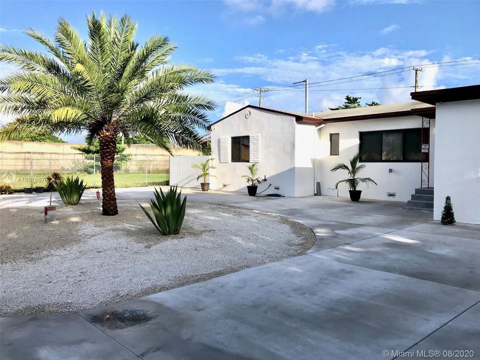 Recientemente alquilado: $2,800 (4 camas, 3 baños, 1386 Pies cuadrados)