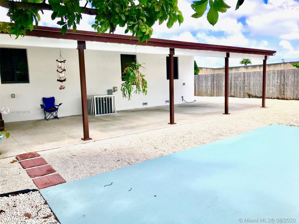 Recientemente alquilado: $2,800 (4 camas, 3 baños, 1386 Pies cuadrados)