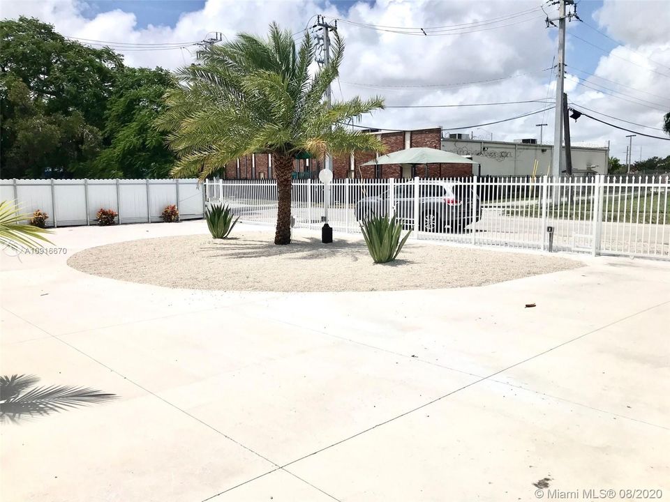 Recientemente alquilado: $2,800 (4 camas, 3 baños, 1386 Pies cuadrados)