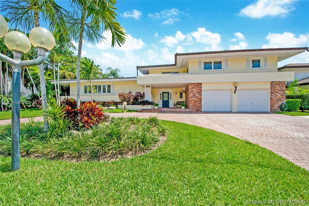 Recently Sold: $3,200,000 (5 beds, 4 baths, 3490 Square Feet)