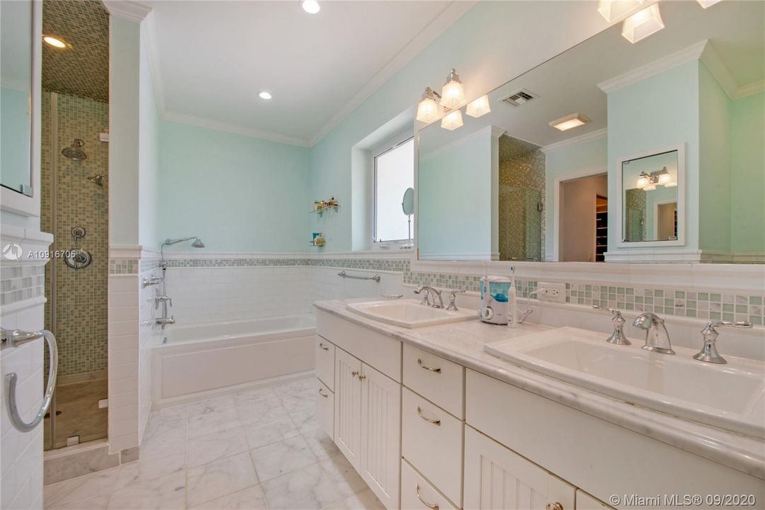 Master Bath: dual sinks, jetted tub and shower.
