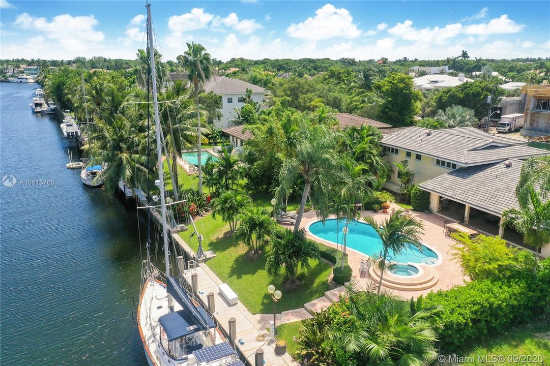 Recently Sold: $3,200,000 (5 beds, 4 baths, 3490 Square Feet)